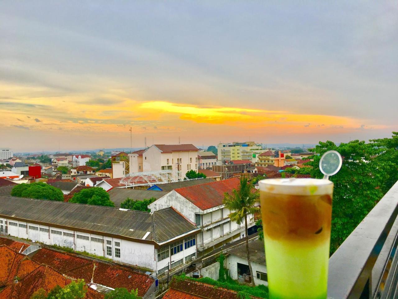 Regantris Malioboro Hotell Yogyakarta Eksteriør bilde